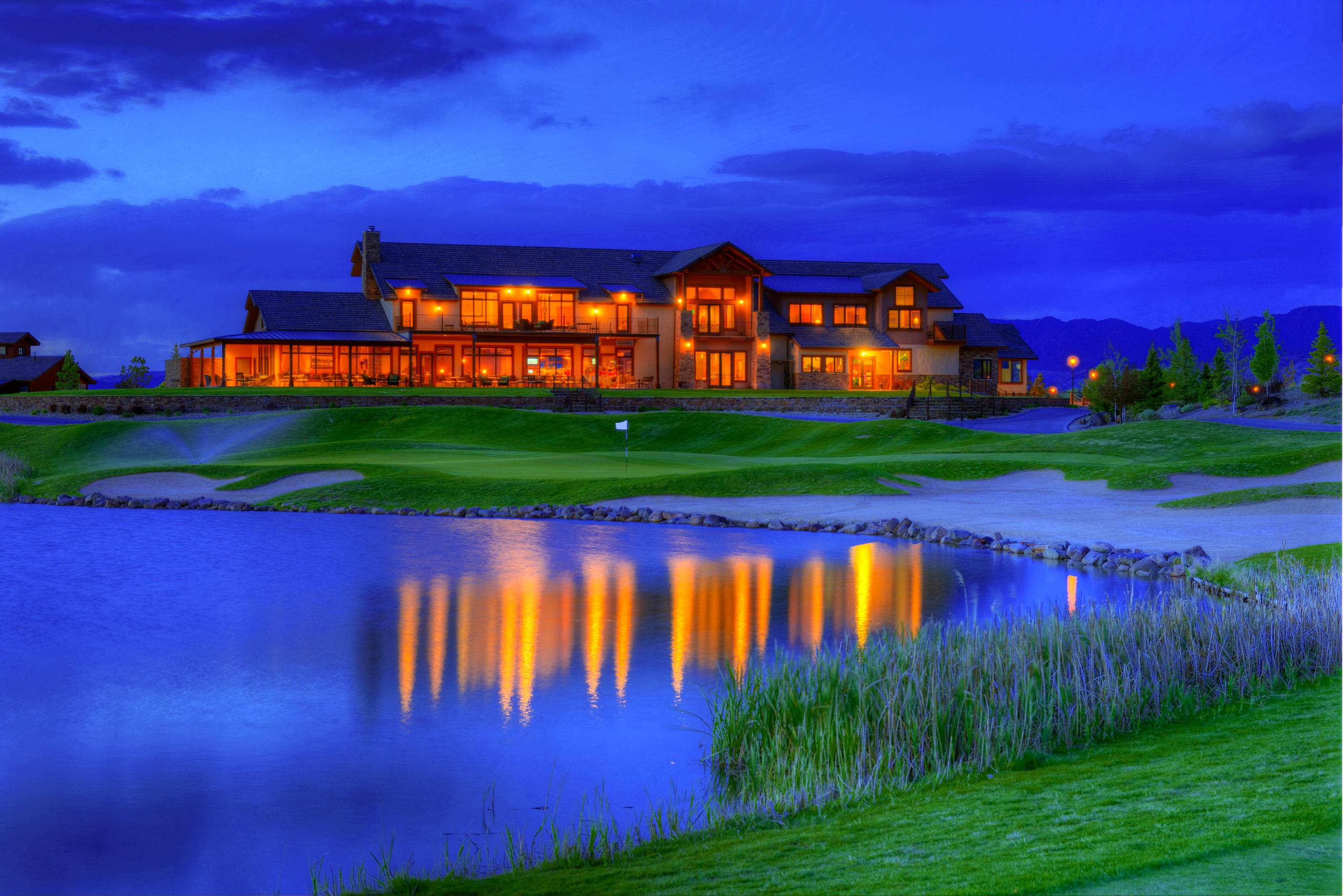 Bridges Clubhouse and 18th green